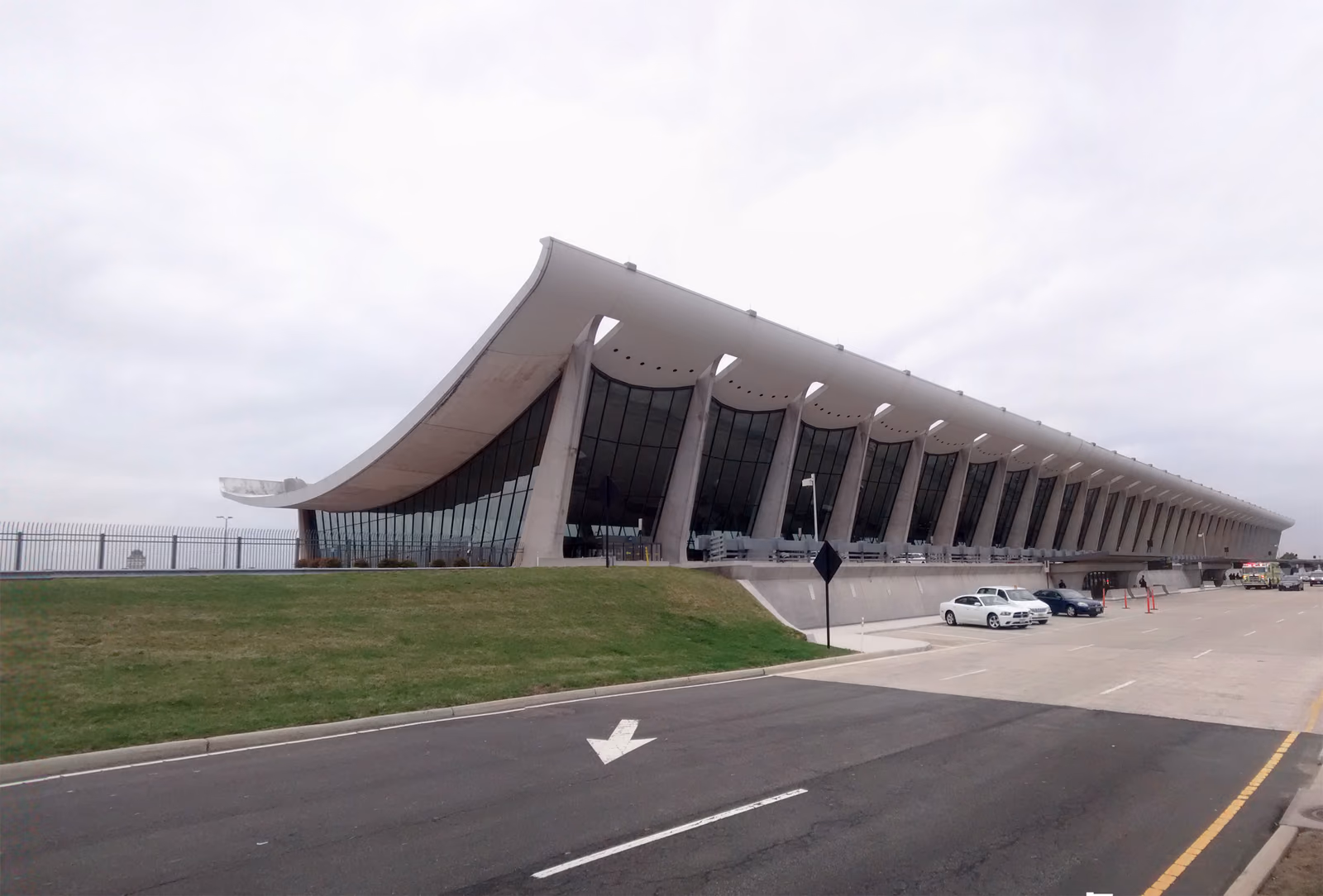 Dulles International Airport Main Terminal — Another angle 1