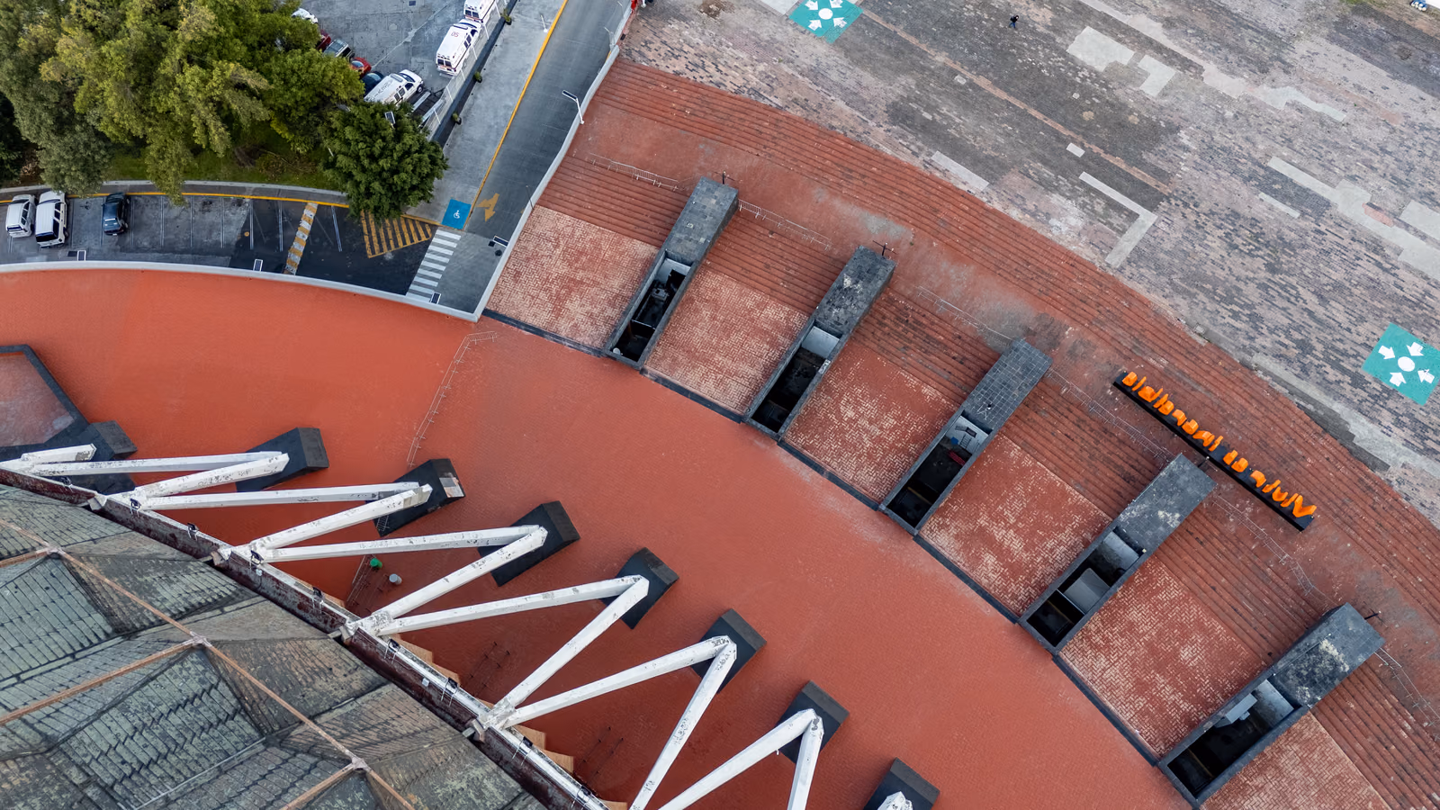Palacio de los Deportes — Another angle 1